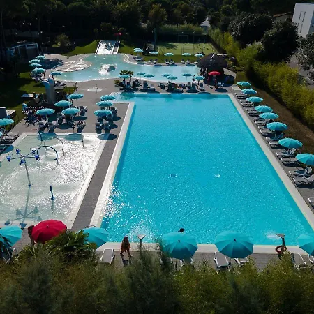 Village Malibu 假日公园 4*