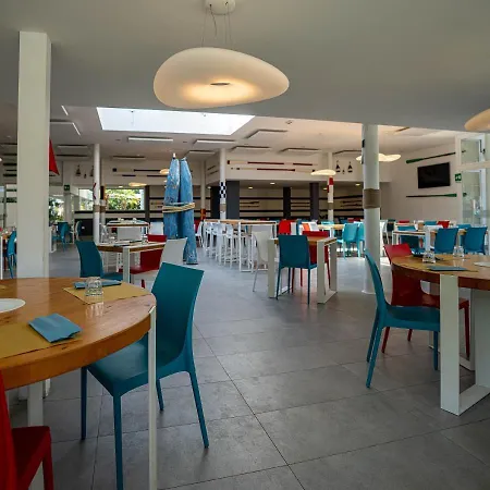 Village Malibu 4*