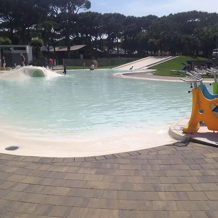 Aldeamento Turístico Village Malibu 4*